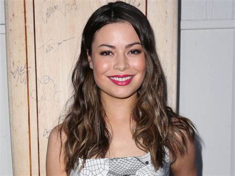 Miranda Cosgrove Bio, Age, Boyfriend, Height, Family, Net ...